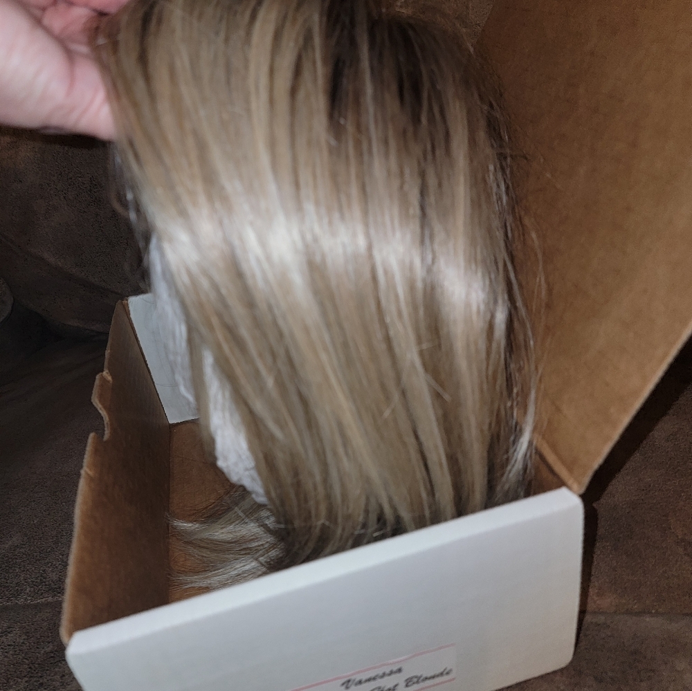 Wfew Blonde *Vanessa* Bob Style - Picture 9 of 10